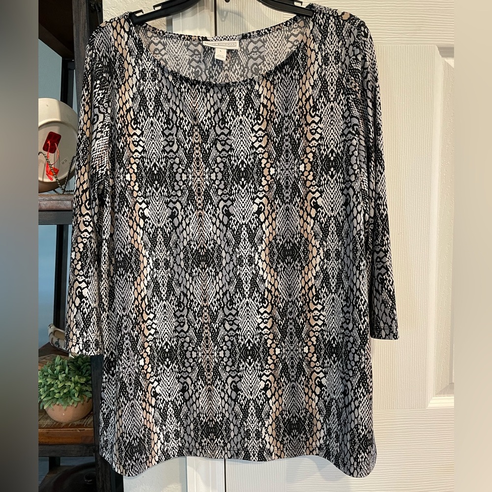 Dana Buchman long Sleeve
pullover blue beige black Snakeskin print blouse large